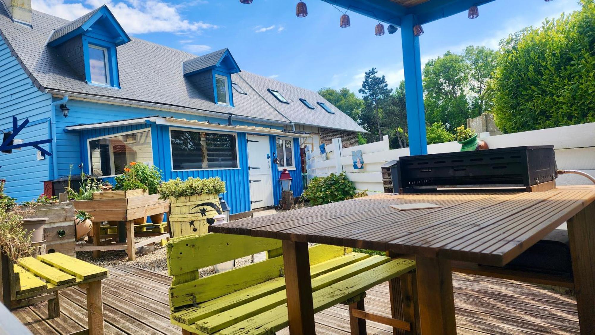 La Petite Maison En Bois Bleue Quiberville Exterior photo